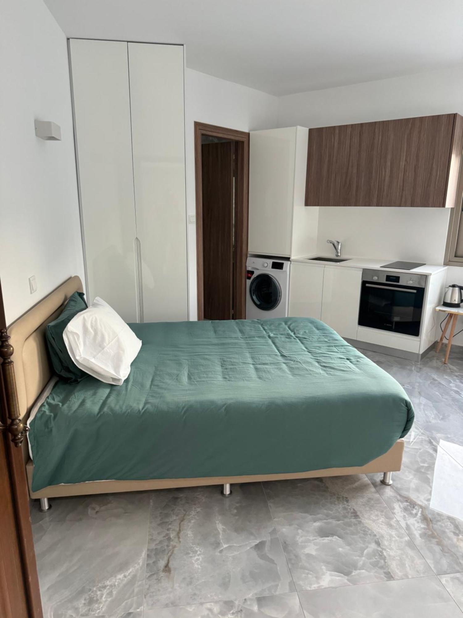 Beachside Light House Kato Paphos 82 Екстер'єр фото