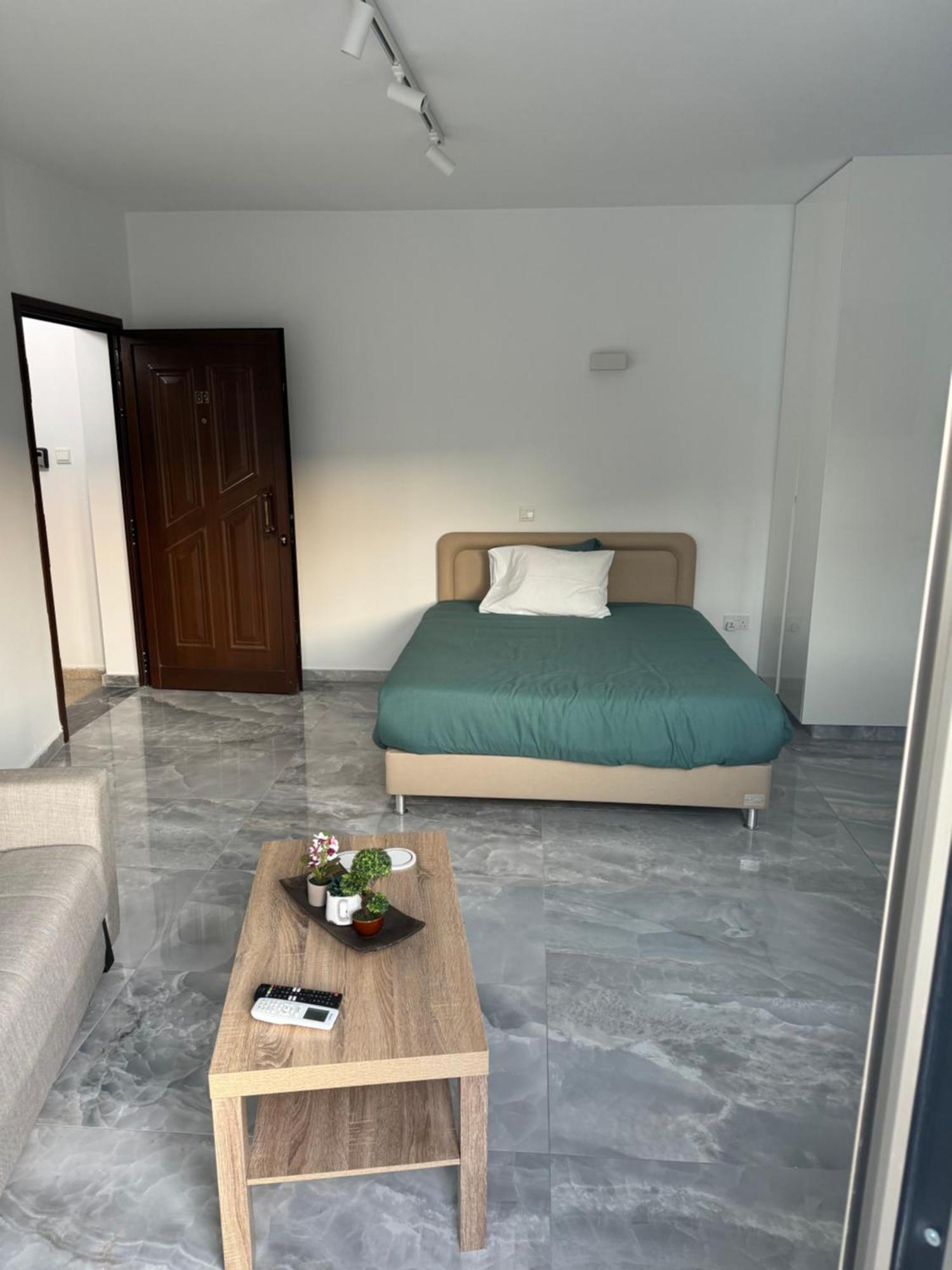 Beachside Light House Kato Paphos 82 Екстер'єр фото